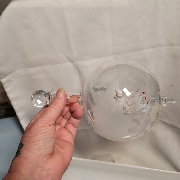 Handmade Liquor/Wine Etched Globe Decanter w/o Stand - Picture 11 of 12